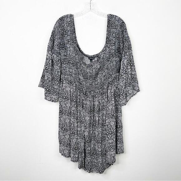 TORRID Black and White Abstract Print Smocked BellSleeve Dress Sz. 3 or a 3X - Picture 3 of 5
